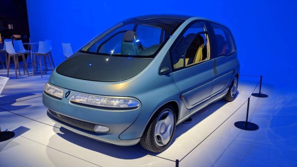 Първият концептуален Scenic, от който се развиха серийните поколения на модела. Така си представяхме бъдещето през 1991
